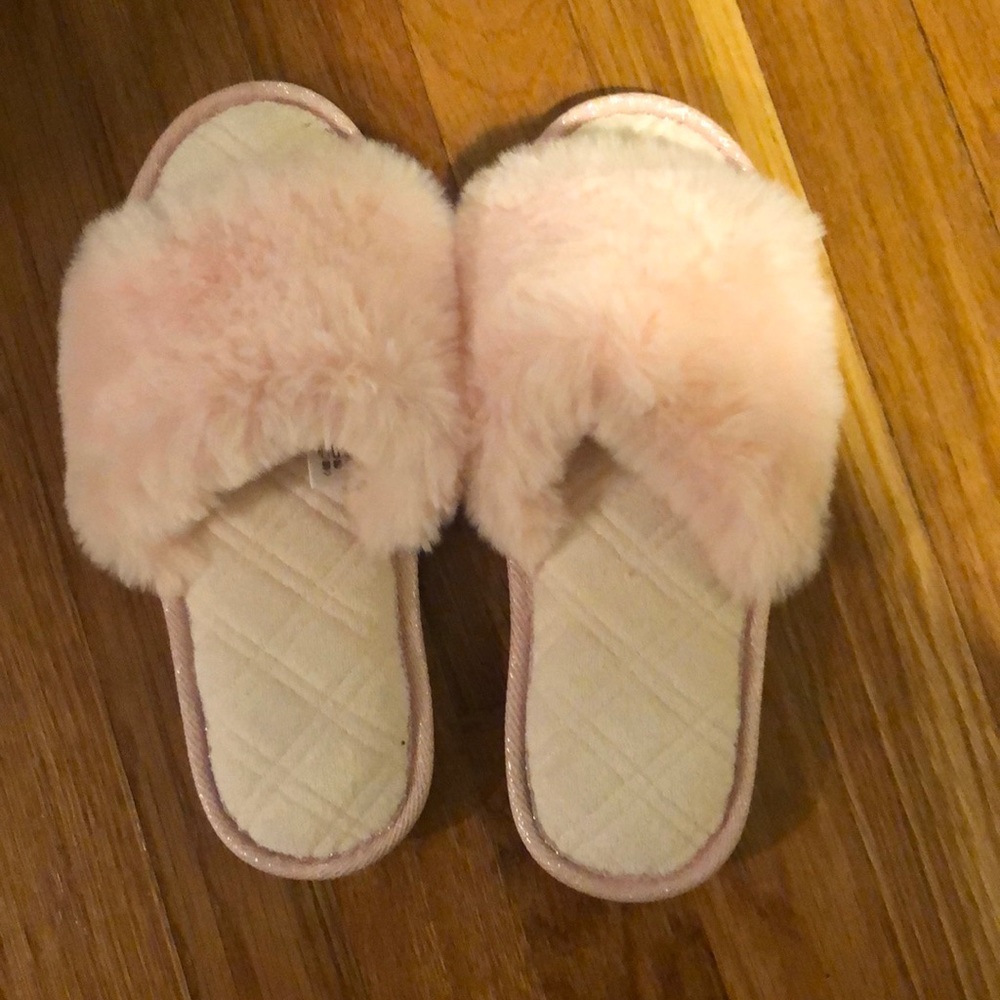 *3/10 Fuzzy Pink slippers